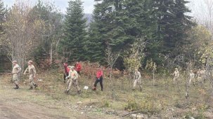 Anne ve oğlunun cesedinin bulunduğu bölgede kayıp çanta ile ayakkabı bulundu, telefona ulaşılamadı