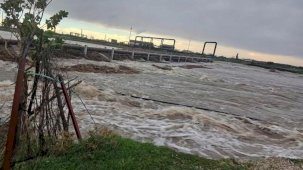 Ayvacık’ta aşırı yağış nedeniyle Tuzla Çayı taştı, tarım arazileri sular altında kaldı