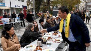 Başkan Erkan Aydın İstiklal Mahallesi’nde vatandaşlarla buluştu