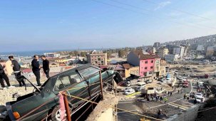 Belediyeye ait kamyonet az kalsın faciaya yol açıyordu