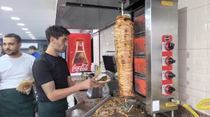 Beşiktaş’ın eski futbolcusu Bursa'da döner dükkanı açtı: Hikayesini anlattı...