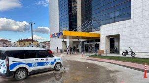 Bıçakla dehşet saçmıştı: O anlar kamerada