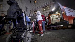 Bir Filistinli, İsrail askerinin açtığı ateş sonucu yaralandı