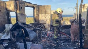 Bursa’da bir ev küle döndü, yanındaki bina hasar gördü