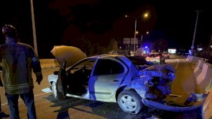 Bursa’da feci kaza: Bariyere çarpıp takla attı, 2 yaralı