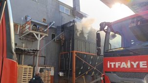 Bursa'da mobilya fabrikasında yangın: 1 işçi yaralandı
