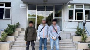 Çanakkale’de jandarmadan göçmen kaçakçılığı operasyonu: 3 organizatör ile 27 kaçak göçmen yakalandı