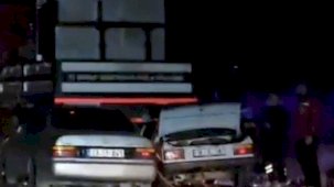 Çorum’da iki otomobil park halindeki vince çarptı: 1 ölü, 1 yaralı