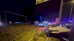 Çorum’da şeker pancarı yüklü tır ile otomobil çarpıştı: 3 yaralı