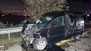 D-140’da kaza yapan araçlar hurdaya döndü: 1 ölü, 2 yaralı