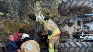 Devrilen traktörün altında kalan çiftçi hayatını kaybetti