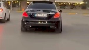 Drift atan sürücünün tehlikeli yolculuğu kamerada