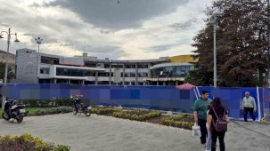 Düzce’de yıkım çalışması süren belediye binasında yangın