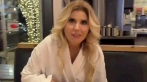 Gülben Ergen ABD'de bornozla gezdi