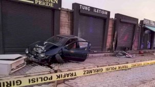 Hatay’da otomobil kaldırımdaki çocuğa çarptı