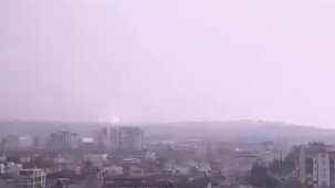 Hatay’da yıldırımın düşme anı kameraya yansıdı