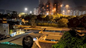 Hong Kong'da sitede çıkan yangında 44 kişi öldü, 279 kişiden haber alınamıyor