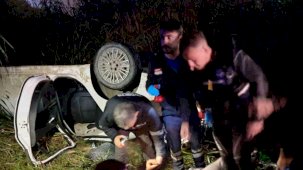 Kaçak göçmen taşıyan otomobil Asi Nehri’ne uçtu: 9 yaralı