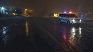 Kar ve tipi etkisini artırdı, kara yolları trafiğe kapatıldı