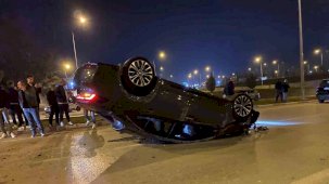 Kaza yapan araç takla attı: 2 yaralı