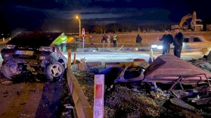 Kazada Fiat Tofaş ikiye ayrıldı: 2 yaralı