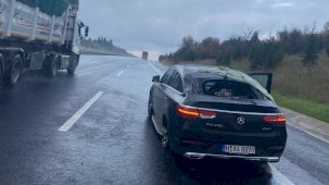 Kırklareli’nde şiddetli yağış, otomobil tıra çarptı