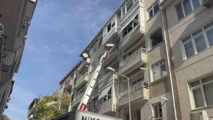 Kolonlarında çatlaklar tespit edilen 5 katlı bina mühürlendi