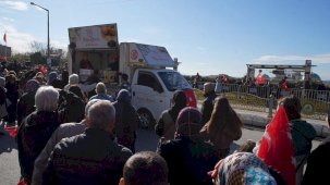 Kurtuluş gününde ‘yağ’ izdihamı: Ezilme tehlikesi geçirdiler