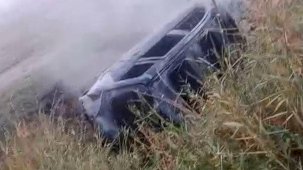 Manisa’da takla atan otomobil alev aldı: Sürücü yara almadan kurtuldu