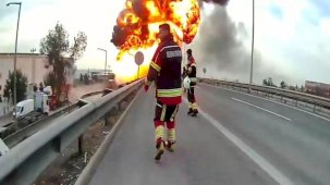 Mersin itfaiyesi felaketi önledi: Patlamalar yaşanarak yanan tanker 26 bin litre yakıt taşıyormuş