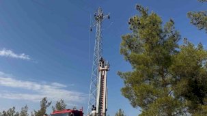 Mersin’de yüksek gerilim direğinde mahsur kalan işçi kurtarıldı