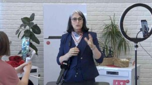 Müşterileri adına kredi çekti, şikayetler üzerine gözaltına alındı