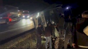 Osmaniye’de yolcu otobüsü devrildi: Yaralılar var