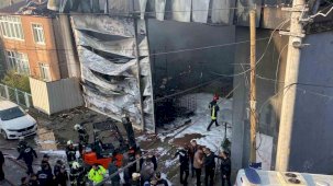 Parfüm dolum tesisinde çıkan yangıda 6 işçinin içeride olduğu iddia edildi