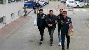 Pişkin hırsız kuyumcudan çaldığı altınlarla yakalandı: 