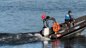 Polis ve jandarmadan Yunanistan sınır hattında zodyak botla devriye