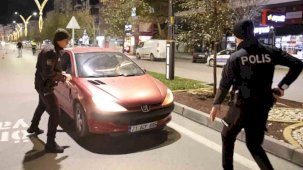 Polisten kaçmak isteyen 15 yaşındaki sürücü böyle yakalandı