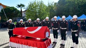 Şehit polis memuru görev yaptığı ilçeden uğurlandı
