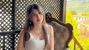 Takla atan araçtan fırlayan genç kız hayatını kaybetti