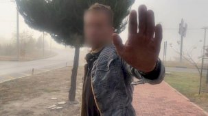 Ters şeritten giderken otomobile çarpıp kaçan sürücü, yakalanınca gazetecilere sitem etti