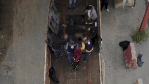 Tırın dorsesindeki gizli bölmede 20 göçmen yakalandı