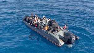 Urla açıklarında 28 düzensiz göçmen yakalandı