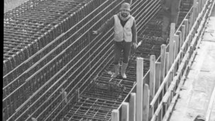 Viyadük inşaatının çökmesi sonucu hayatını kaybedenler olayın hemen öncesinde birlikte poz vermiş