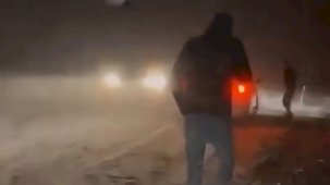 Yüksekova-Şemdinli kara yolunda tipi ve fırtınada mahsur kalanları ekipler kurtardı