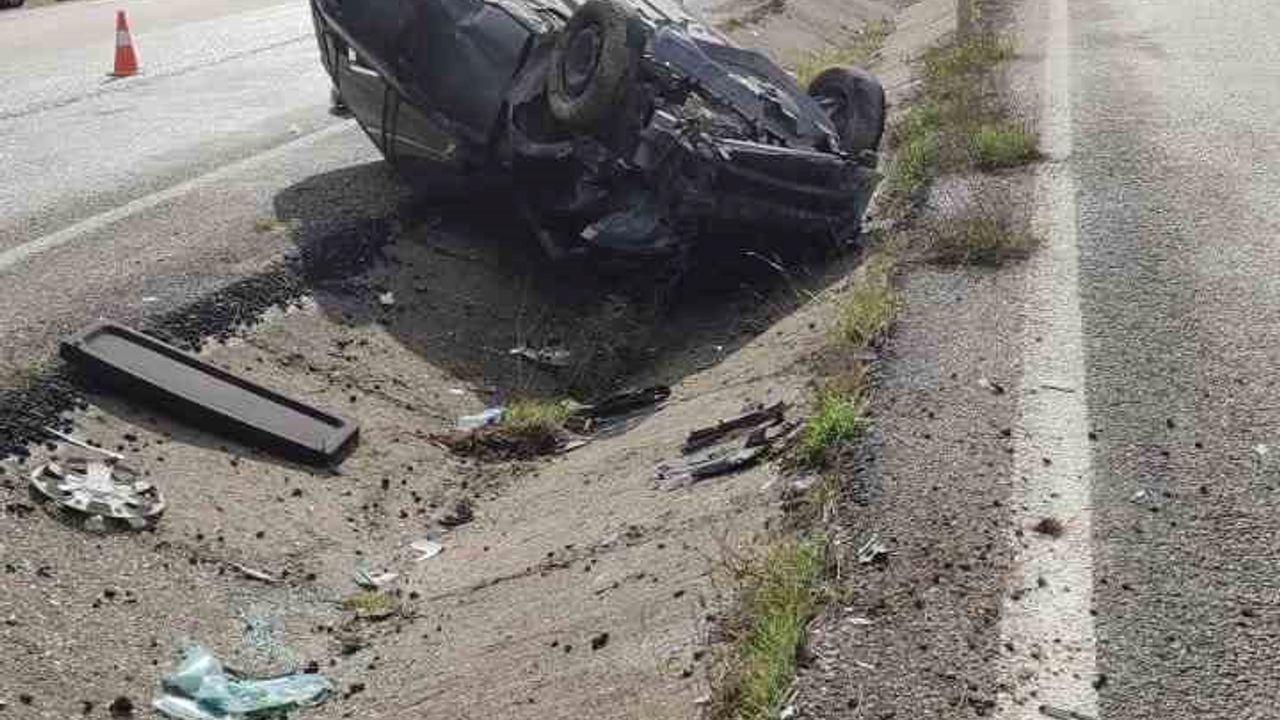 Takla atan otomobilden 2 kişi yaralı kurtuldu