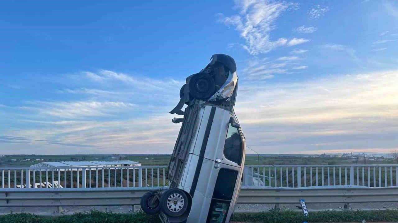 Tekirdağ’da ilginç kaza: Bariyere çarpan araç dik durdu, 2 kişi yaralandı