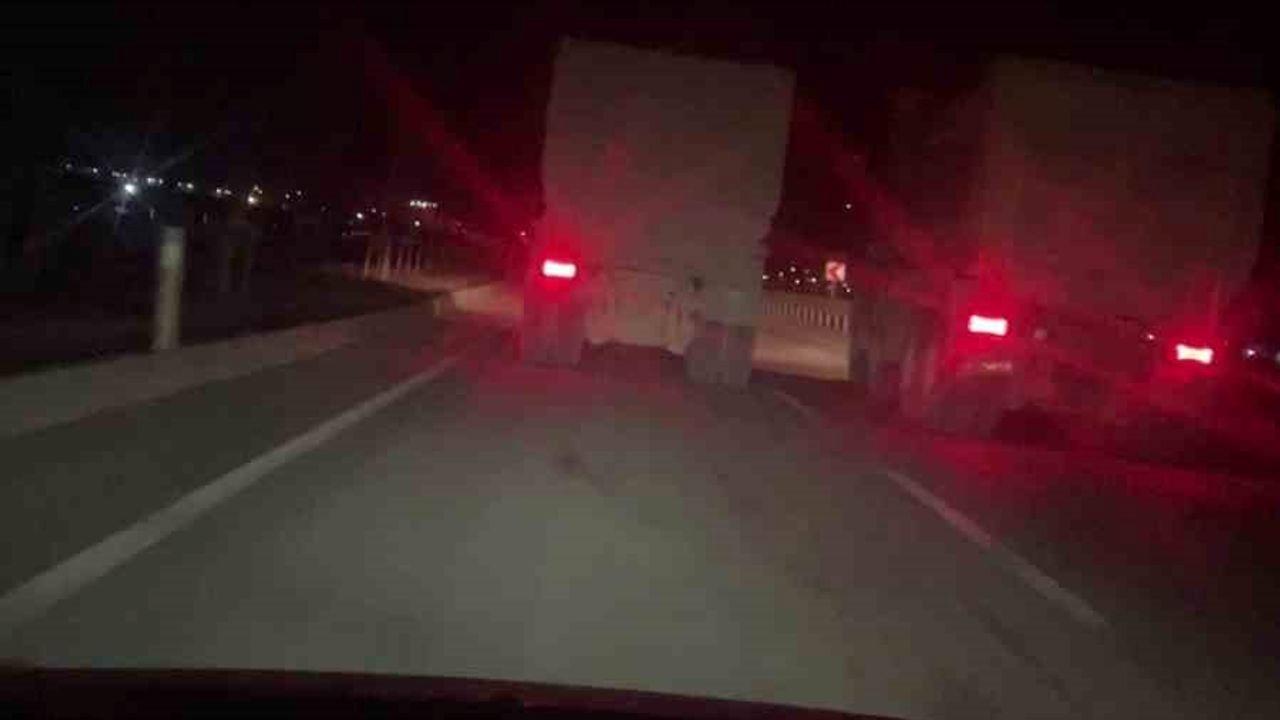 Trafikte 100’ü bulan hızla yarışan kamyonların o anları kamerada
