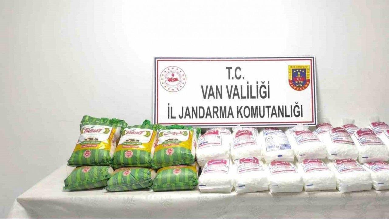 Van’da kaçak eşya ve gıda maddesi ele geçirildi