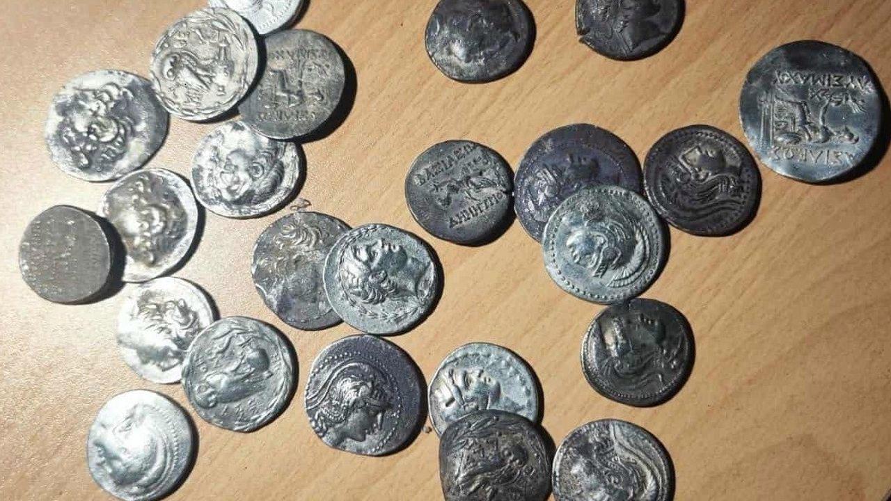 Yurt dışına kaçırılan 71 antik sikke komşuda yakalandı
