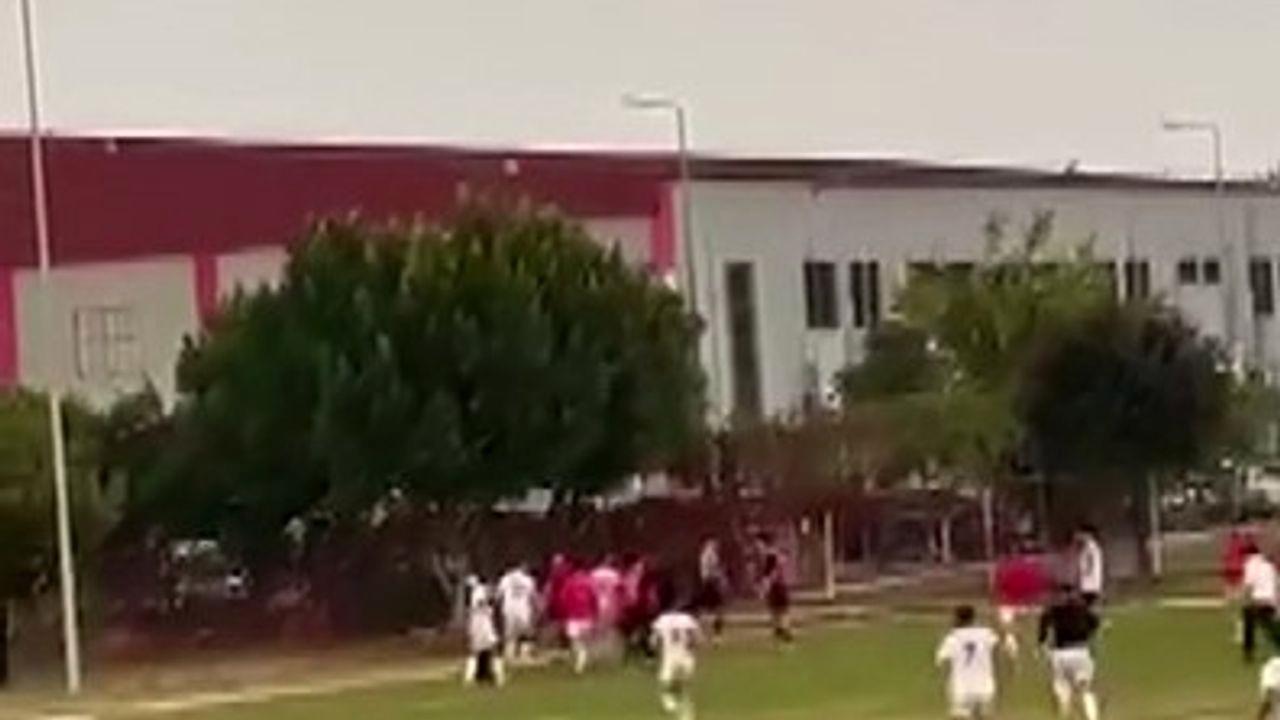 Adana’da amatör maçta saha karıştı
